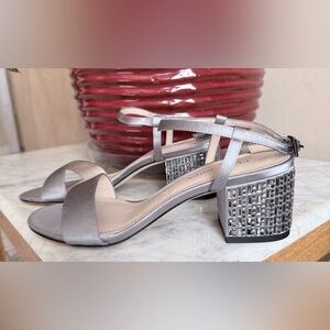 Pelle Moda Alicia Satin Heels Pumps  Pewter Rhinestone Heel Women’s 7M